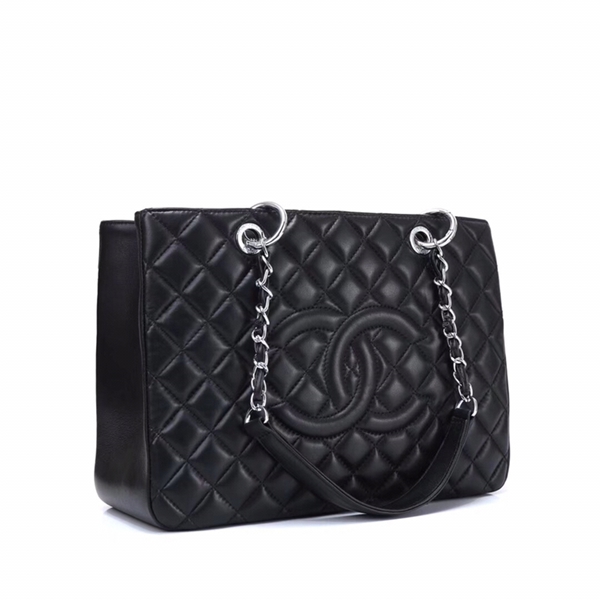 シャネルバッグ背面デザイン